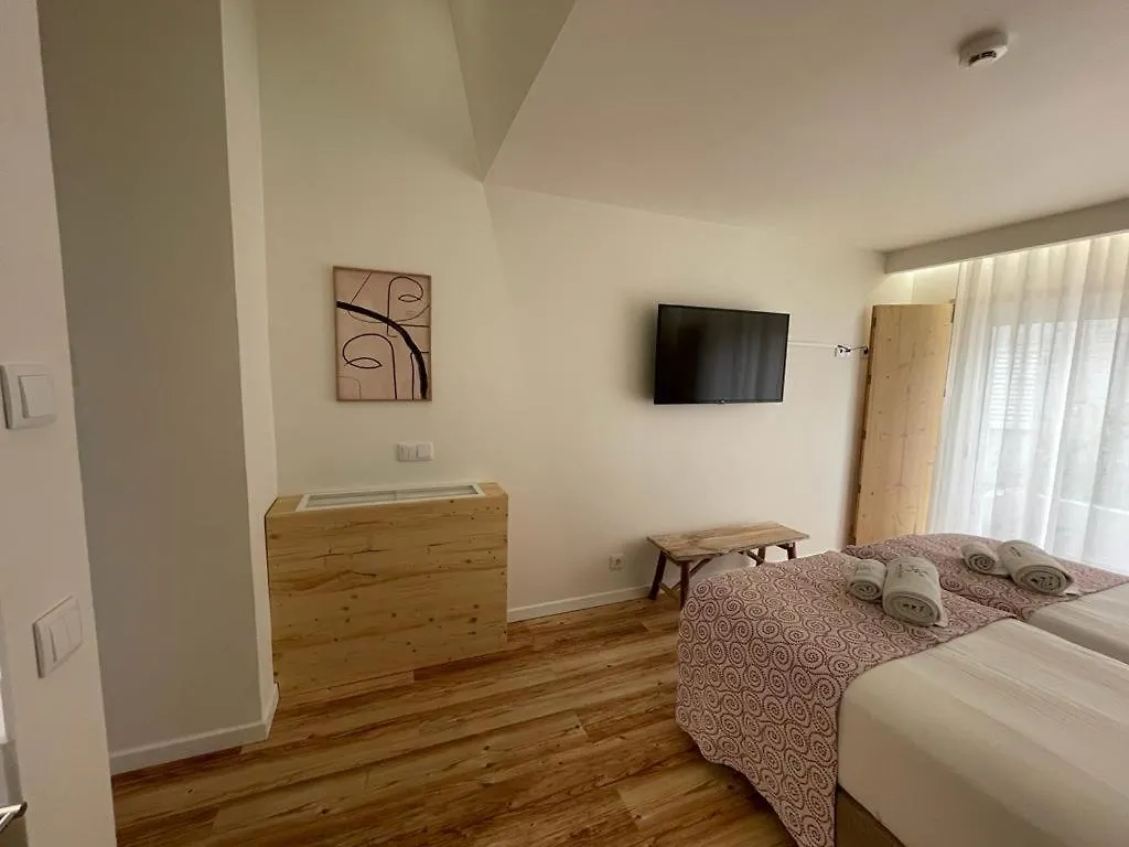 Alojamento de Acomodação e Pequeno-almoço Altinho B&B - Quartos - Rooms - Odeceixe Portugal